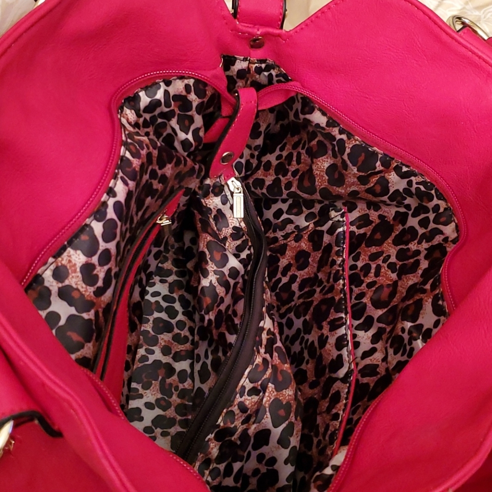 Large Red Hand Bag 🎒 - Picture 7 of 7